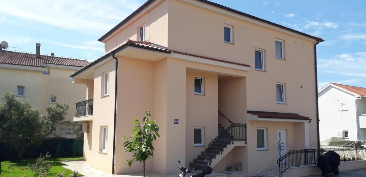 Apartments Leondori Krk Town Eksteriør bilde